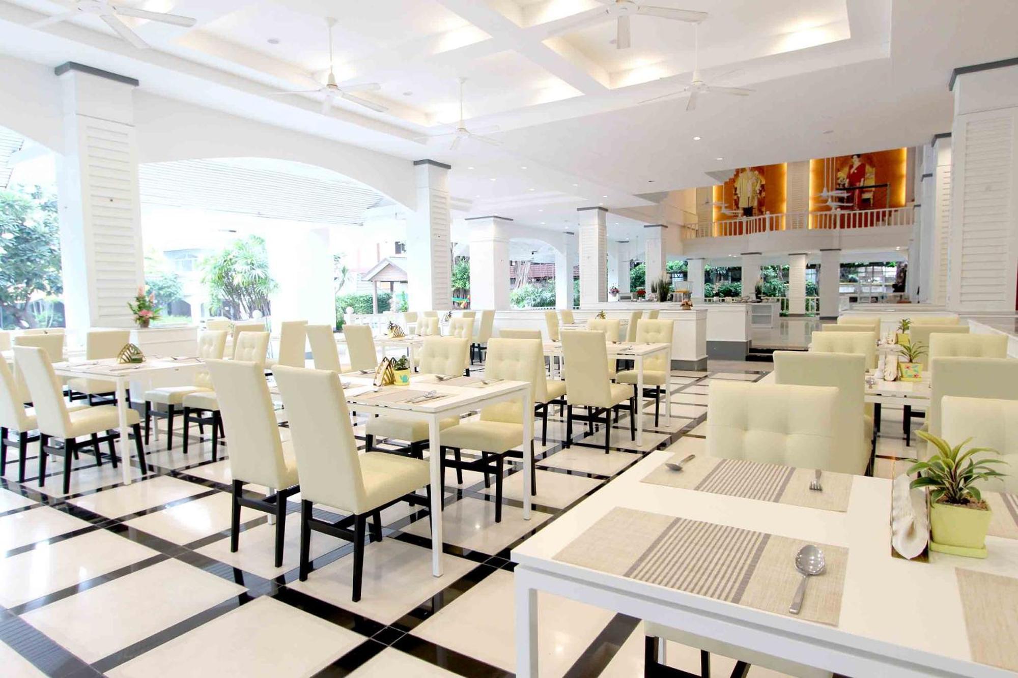 Pooh Beach Resort & Spa Jomtien Beach Exterior photo