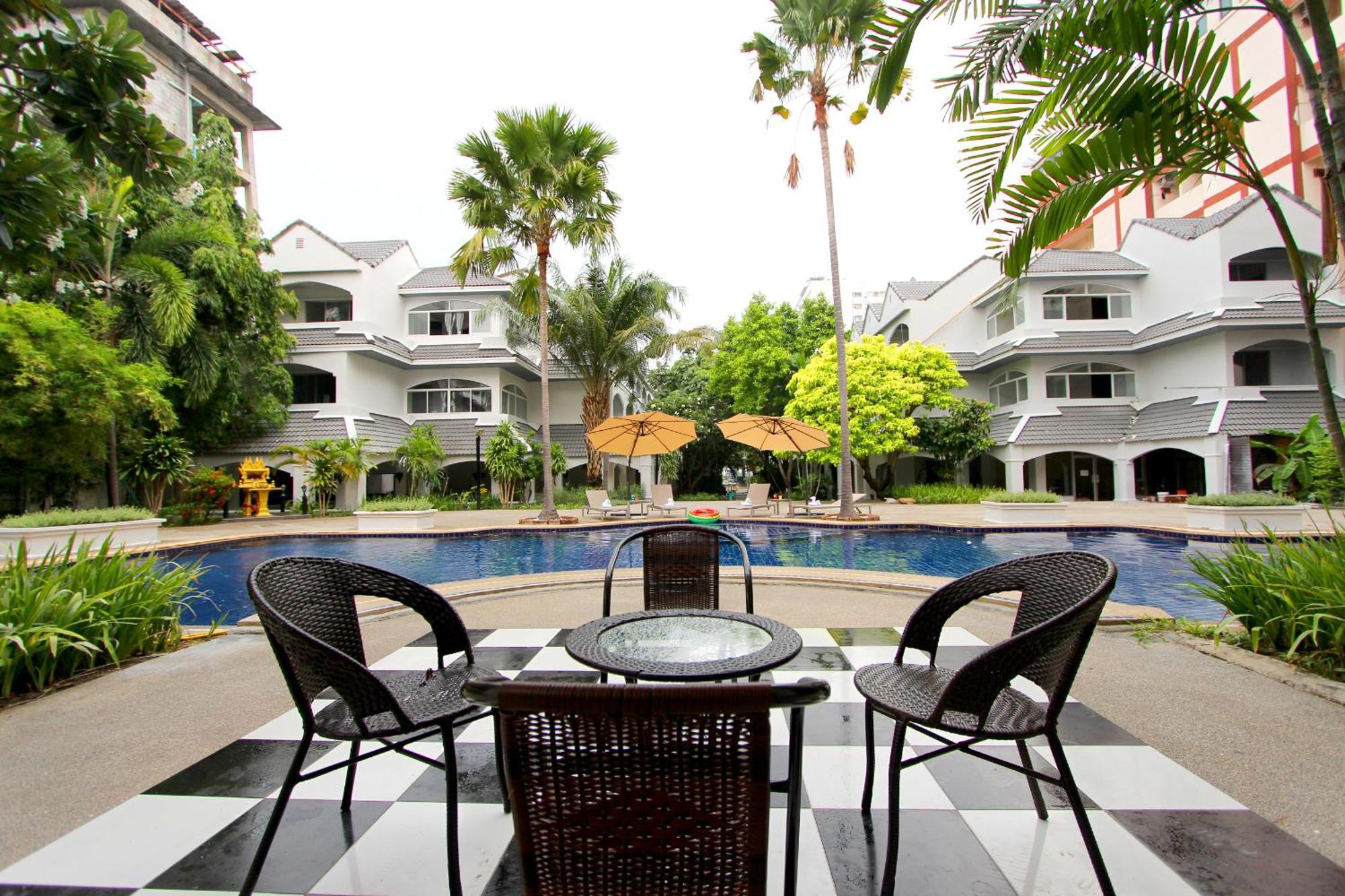 Pooh Beach Resort & Spa Jomtien Beach Exterior photo